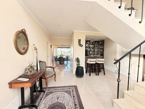 Casa en Venta en Albanueva, USD 1.070.000
