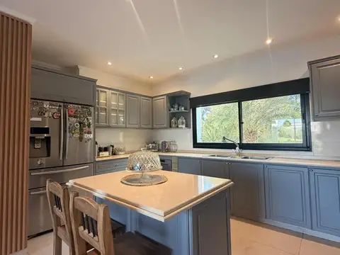 Casa en venta, 3 dormitorios en suite, play, escritorio a la laguna, Albanueva Barrio Náutico Tigre