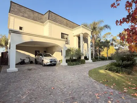 Av. Santa María de Las Conchas (barrio Albanueva) 4249