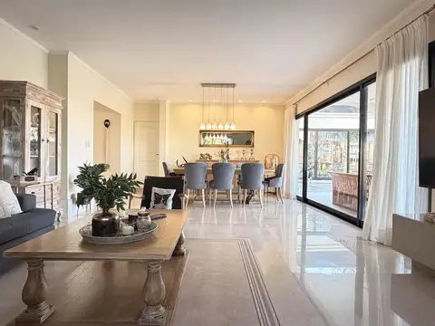 Casa en Venta con 8 cocheras