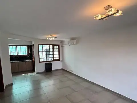 Depto Tipo Casa en Alquiler con 1 cocheras