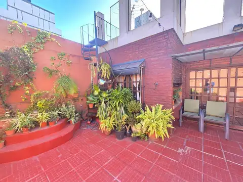 VENTA PH 6 AMBIENTES - 4 DORMITORIOS - GRAN TERRAZA CON PARRILLA Y BALCÓN EN CHACARITA