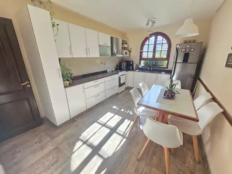 Depto Tipo Casa en Venta de 4 dormitorios