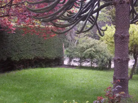 Casa 8 ambientes con 4 baños