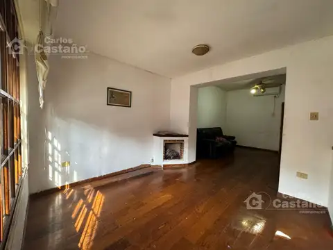 Chalet en 2 Plantas, 4 Amb. con Jardín, Fondo y Garaje