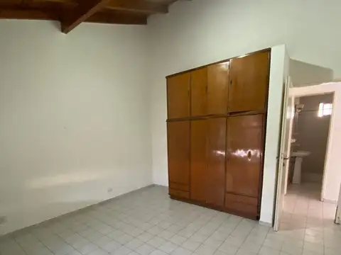 Casa en Alquiler con 1 cochera