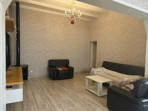 Casa 4 AMBIENTES con pileta y quincho en Remedios de Escalada