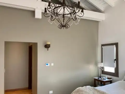 Casa 5 ambientes con 4 baños