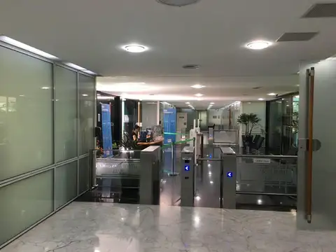 Oficina en Alquiler con 4 cocheras