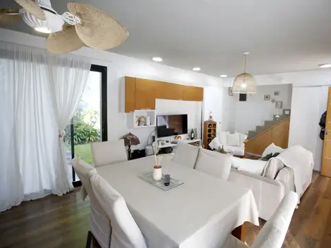 CASA EN VENTA EN CITY BELL TIPO DUPLEX EN COMPLEJO CERRADO