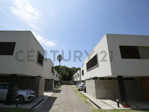 CASA EN VENTA EN CITY BELL TIPO DUPLEX EN COMPLEJO CERRADO