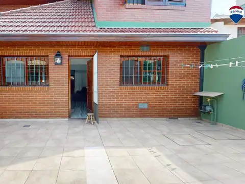 CASA CHALET VENTA QUILMES 6 AMBIENTES APTO CREDITO