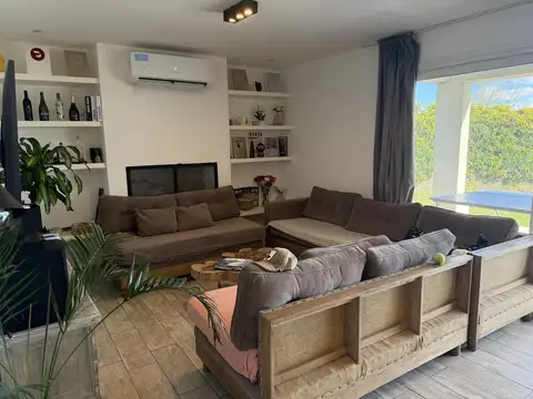 Casa en Venta con 6 cocheras