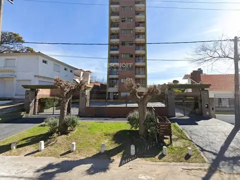 DEPARTAMENTO DE 2 AMBIENTES CON ESTACIONAMIENTO Y BAULERA