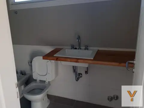 Casa 4 ambientes con 2 baños