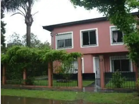 Casa en venta de 6 ambientes en Los Robles del monarca