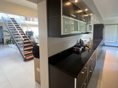 CASA EN VENTA EN FINCAS DEL SUR I - CON GRAN PARQUE Y PILETA .