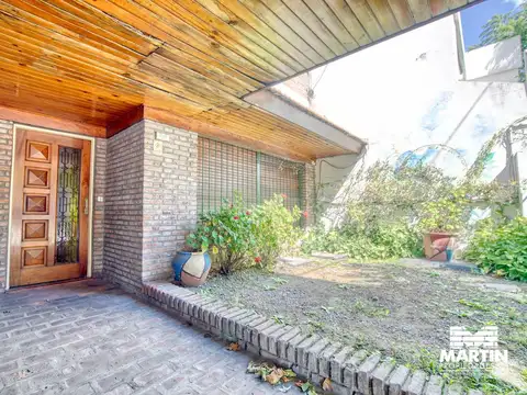 Casa en Venta de 5 Ambientes en Martinez con Cochera, Suite, Jardin y Toilette