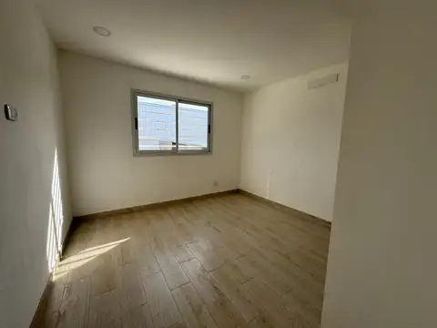 Casa en Alquiler con 1 cochera