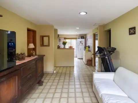 Casa 7 ambientes con 2 baños