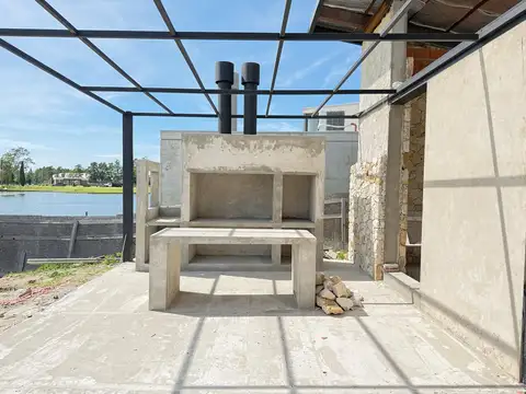 Casa 5 ambientes con 3 baños