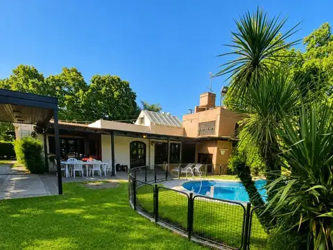 Casa - Venta - Argentina, Morón - VICENTE CASARES 600