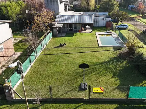 CASA EN ESQUINA LOS PINOS 1