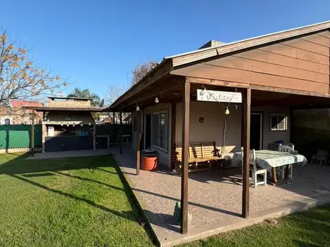 CASA EN ESQUINA LOS PINOS 1