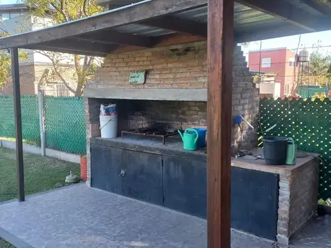 CASA EN ESQUINA LOS PINOS 1