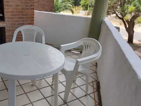 DÑO!  FTE C. BCON ATERR. C/ PARRI. COCH.FIJA . 2 DORM -2 BAÑOS LAVAD..PORTERIA