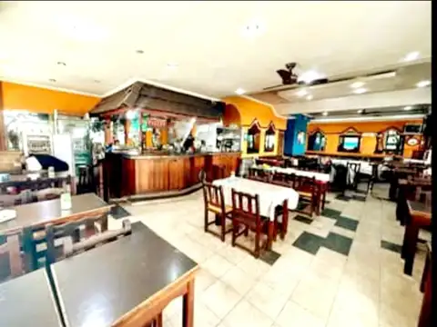 VENTA FONDO DE COMERCIO BAR RESTAURANTE FRENTE UNIVERSIDAD