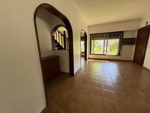 Casa en Alquiler con 1 cochera