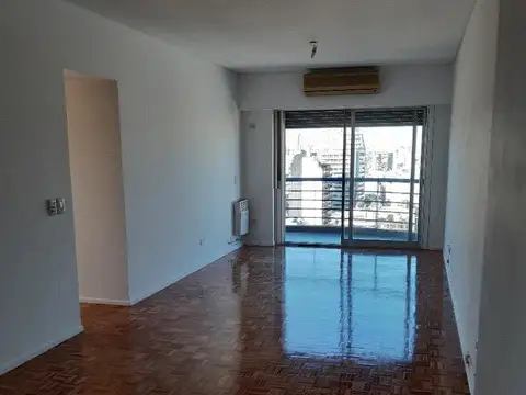 Hermoso 3 ambientes con balcón , piso alto.