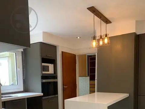 Casa en Alquiler con 1 cochera