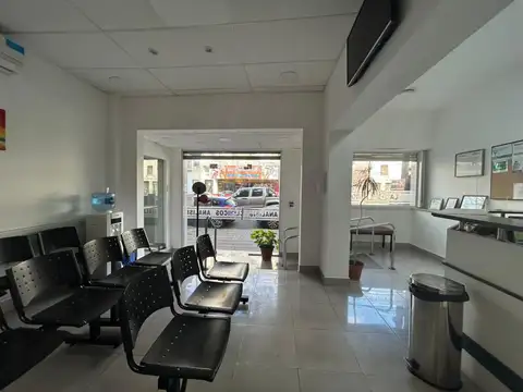 VENTA CONSULTORIO 3 AMB CON JARDÍN - MORÓN