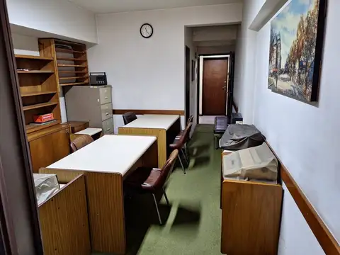 Venta oficina con patio y baño privado. centro