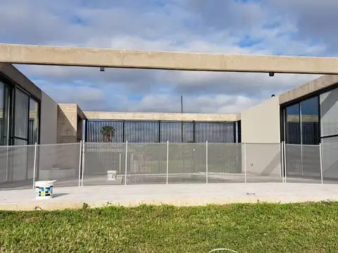 Casa 8 ambientes con 3 baños