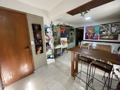 Amplia casa 4 ambientes