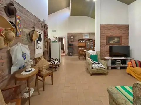 Casa en Venta con 4 cocheras