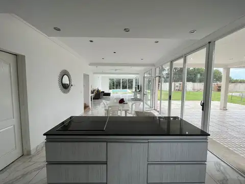 VENTA CASA QUINTA CHASCOMUS CON CABAÑAS Y PISCINA