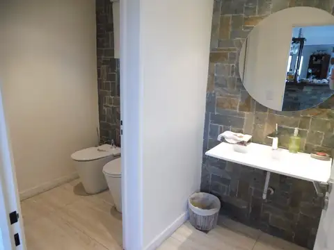 EXCELENTE RESIDENCIA, A LA BAHIA, MUELLE CON AMARRA DE 10 MTS. BARRIO NÁUTICO ALBANUEVA