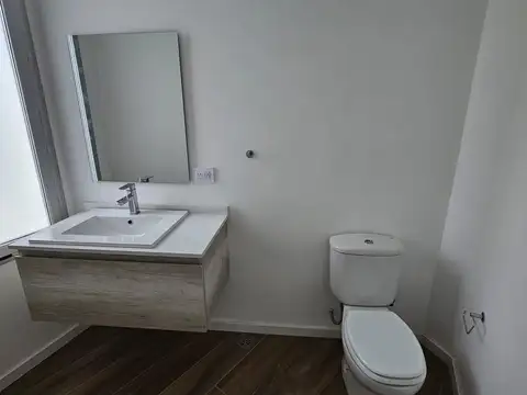 Casa en Alquiler con 2 cocheras
