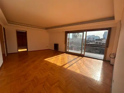 Piso de Cat.  6 Amb-Cochera-Balcon-Boedo Apto/Cred