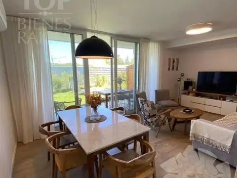 Casa en Alquiler con 1 cochera