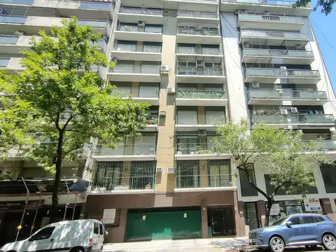 Av. Caseros 2400 Departamento 2 Ambientes BALCON Y COCHERA -