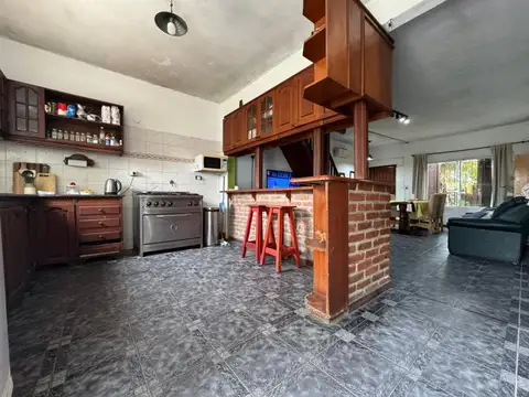 Casa 4 ambientes con 1 baño