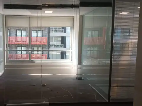 Oficina en Alquiler con 3 cocheras