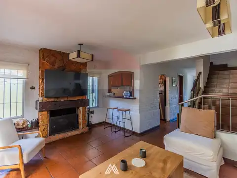Casa en Alquiler con 1 cochera