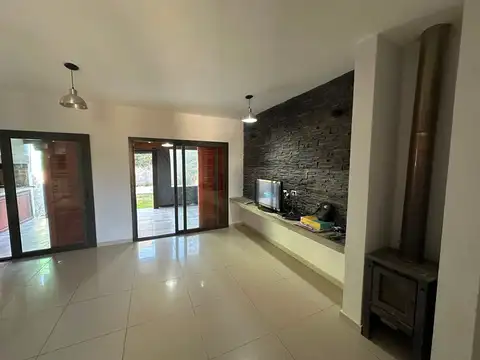 VENTA CASA 2 DORM PILETA Y QUINCHO SALSIPUEDES CBA