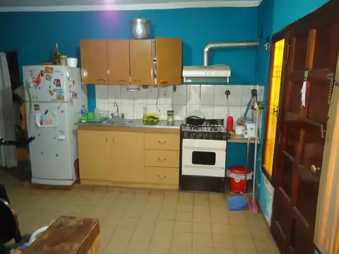 Casa 4 ambientes con 2 baños